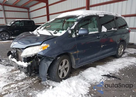 2017 Toyota Sienna Le 8 Passenger из США, поврежденный, VIN 5TDKZ3DC2HS826636